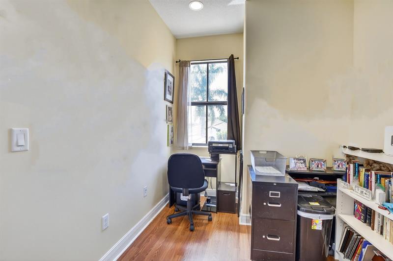 Image 43 of 67 For 8541 38th St