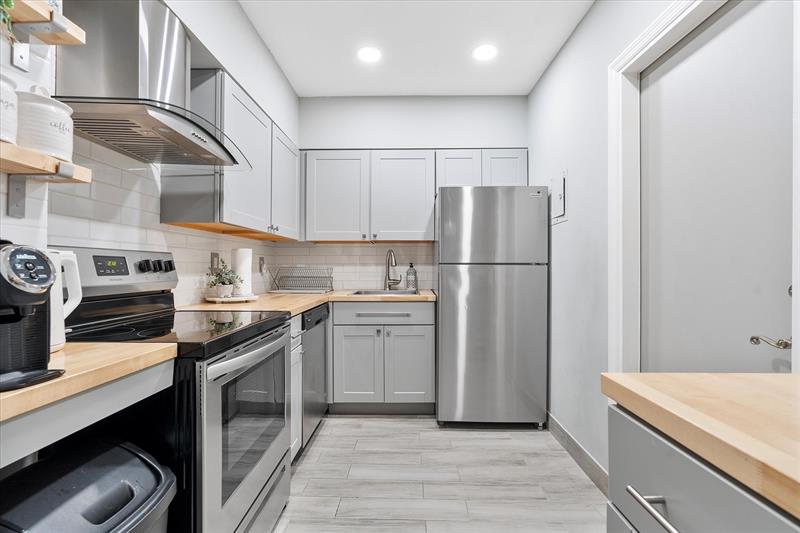 Image 7 of 17 For 2426 17th St  103a