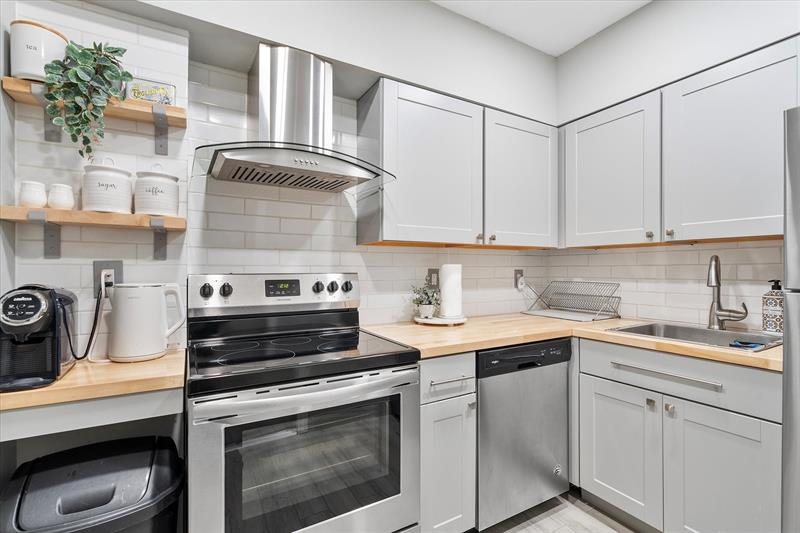 Image 8 of 17 For 2426 17th St  103a
