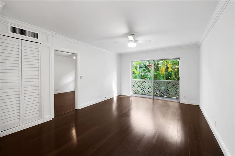 Image 13 of 21 For 815 Middle River Dr  205