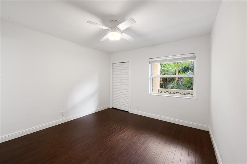 Image 16 of 21 For 815 Middle River Dr  205