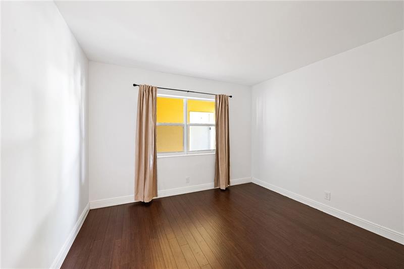 Image 18 of 21 For 815 Middle River Dr  205
