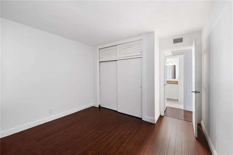 Image 19 of 21 For 815 Middle River Dr  205