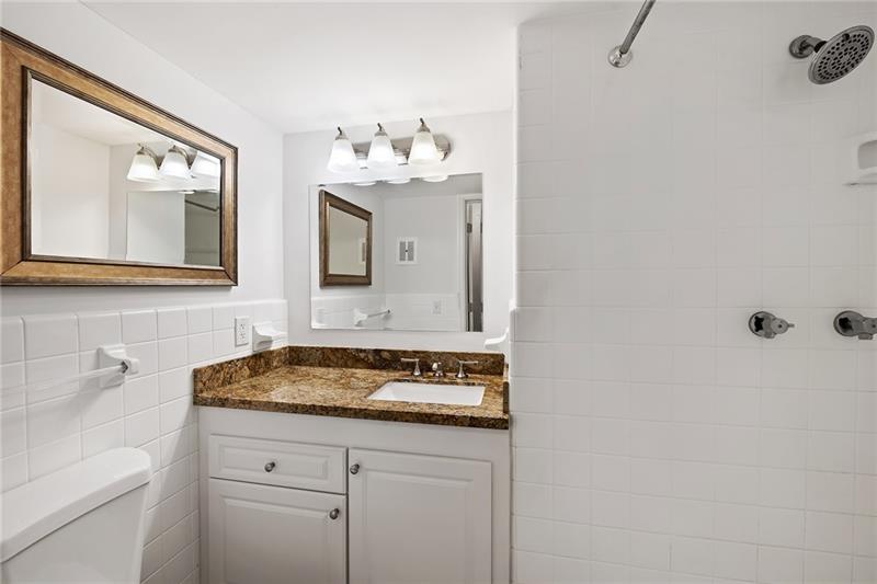 Image 20 of 21 For 815 Middle River Dr  205