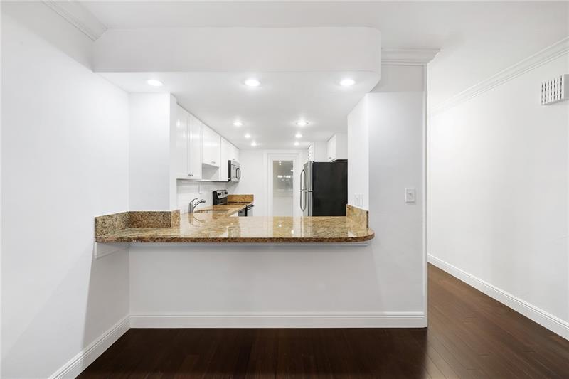 Image 6 of 21 For 815 Middle River Dr  205
