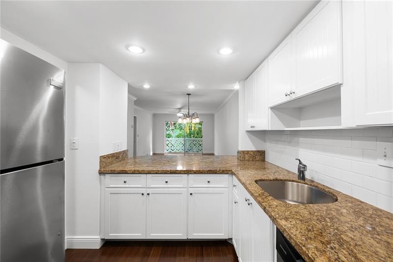 Image 8 of 21 For 815 Middle River Dr  205