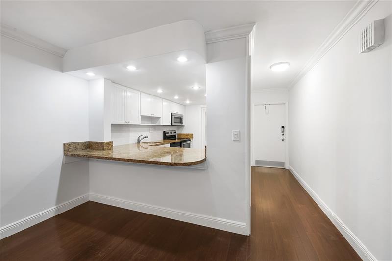 Image 9 of 21 For 815 Middle River Dr  205