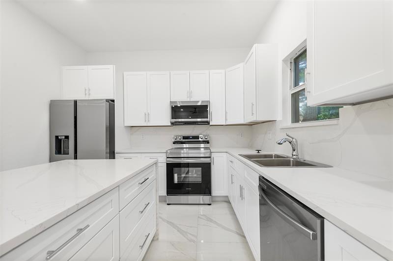 Image 22 of 24 For 2407 8th St  