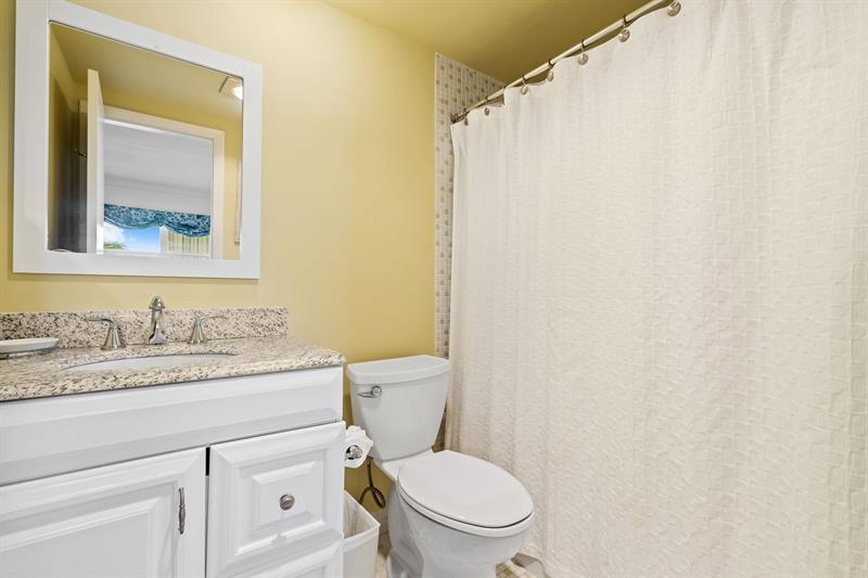 Image 10 of 18 For 3101 Ocean Boulevard  404