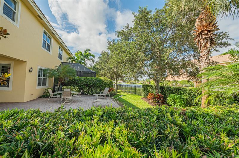 Image 34 of 39 For 4652 Cadiz Cir