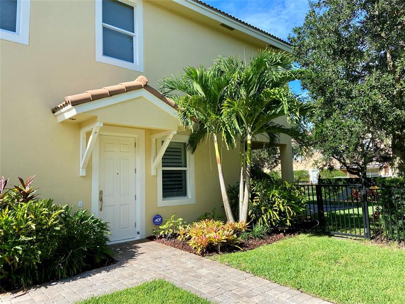 Image 5 of 39 For 4652 Cadiz Cir