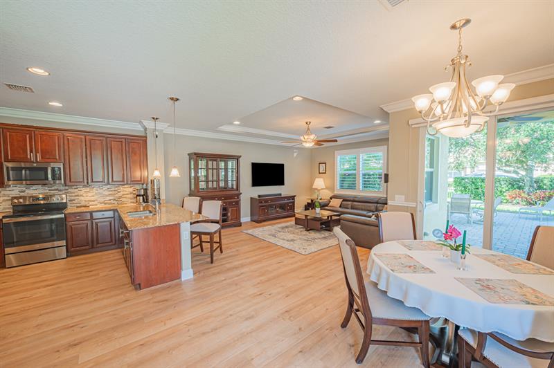 Image 6 of 39 For 4652 Cadiz Cir