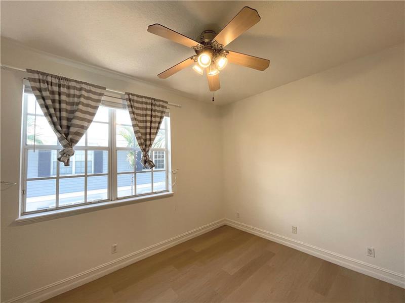 Image 11 of 17 For 472 2nd Ave  11