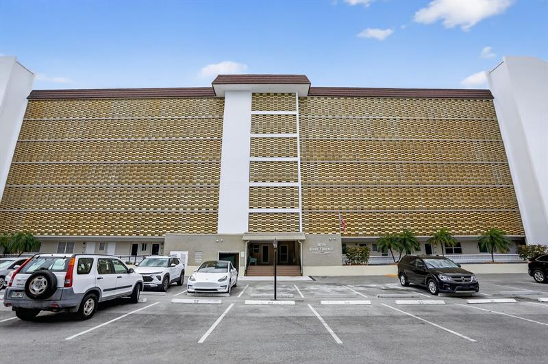 Details for 3050 16th Avenue  107, Oakland Park, FL 33334