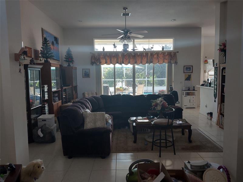 Image 4 of 7 For 7042 Bay Hill Dr