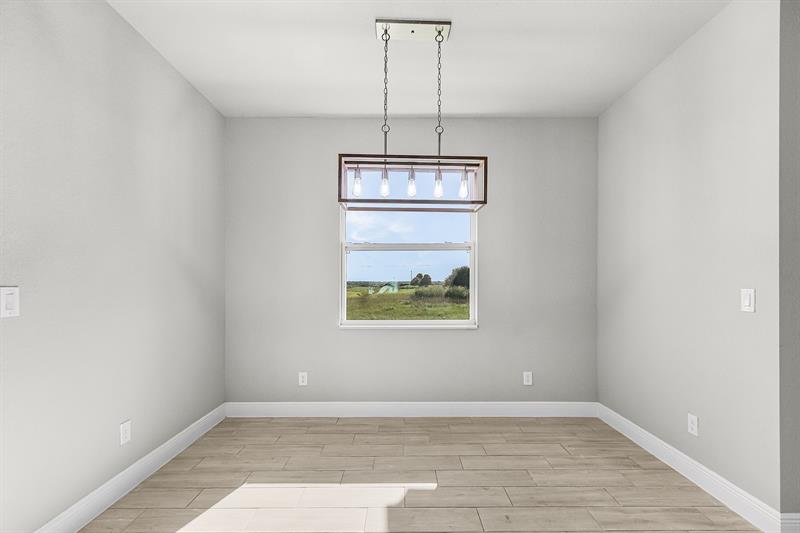 Image 13 of 25 For 637 Royce Rd