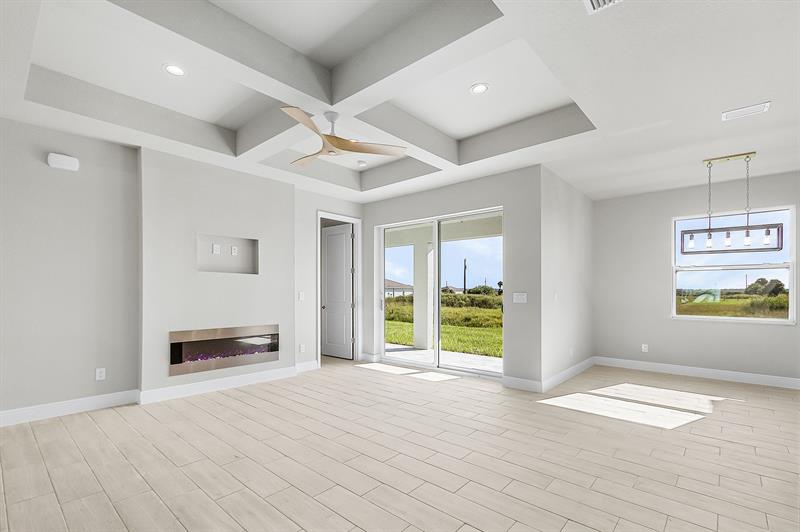 Image 14 of 25 For 637 Royce Rd