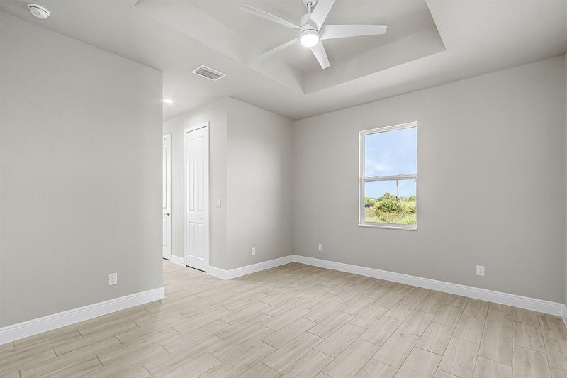 Image 16 of 25 For 637 Royce Rd