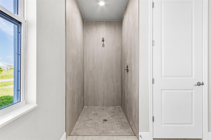 Image 19 of 25 For 637 Royce Rd