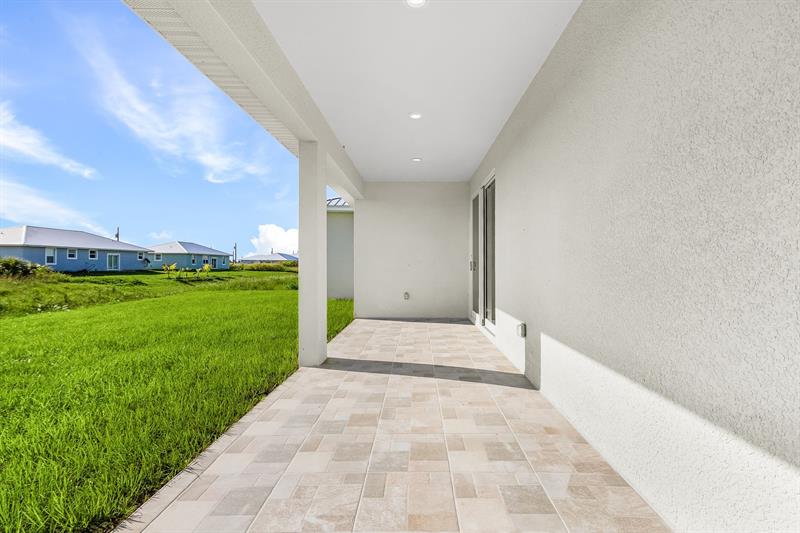 Image 22 of 25 For 637 Royce Rd