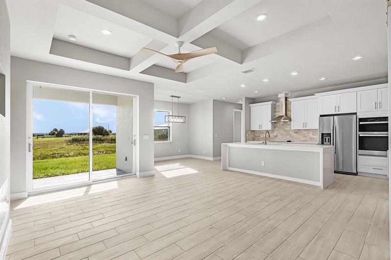 Image 7 of 25 For 637 Royce Rd