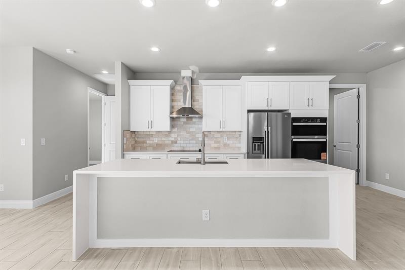 Image 8 of 25 For 637 Royce Rd