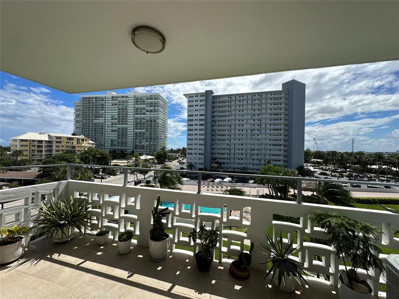 Image 13 of 35 For 1900 Ocean Dr  502