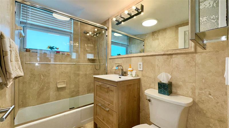 Image 19 of 35 For 1900 Ocean Dr  502