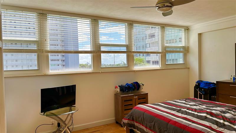 Image 22 of 35 For 1900 Ocean Dr  502