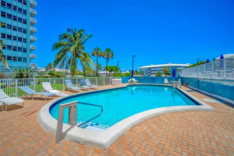 Image 33 of 35 For 1900 Ocean Dr  502