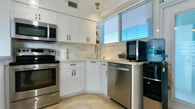 Image 7 of 35 For 1900 Ocean Dr  502