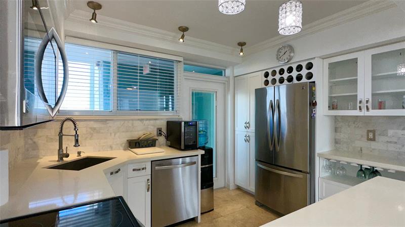 Image 8 of 35 For 1900 Ocean Dr  502
