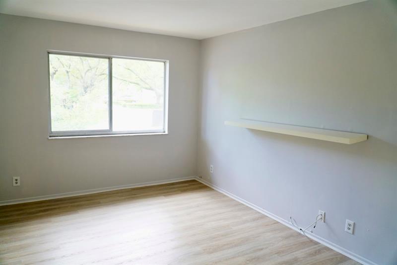 Image 8 of 19 For 117 Gardens Dr  203