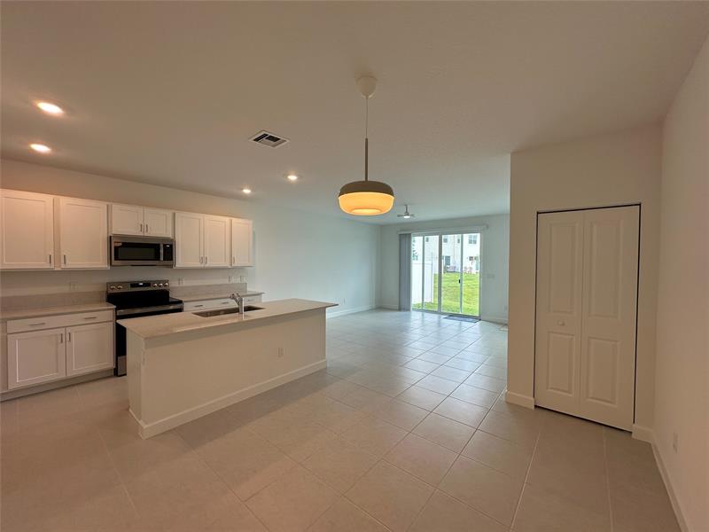 Image 19 of 87 For 402 Crossoak Ln  402