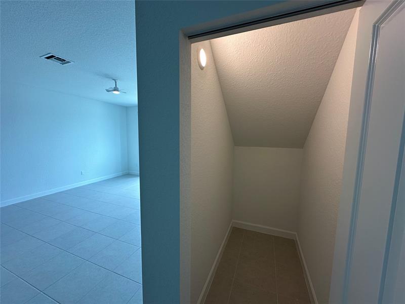 Image 21 of 87 For 402 Crossoak Ln  402