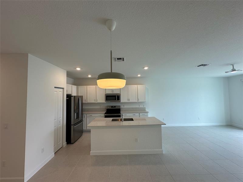 Image 23 of 87 For 402 Crossoak Ln  402