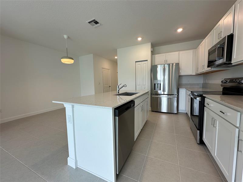 Image 26 of 87 For 402 Crossoak Ln  402