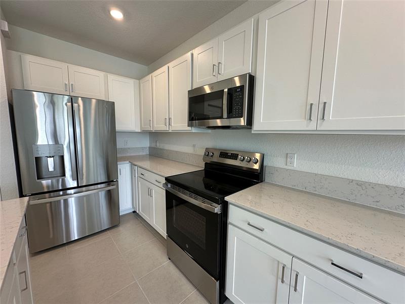 Image 4 of 87 For 402 Crossoak Ln  402