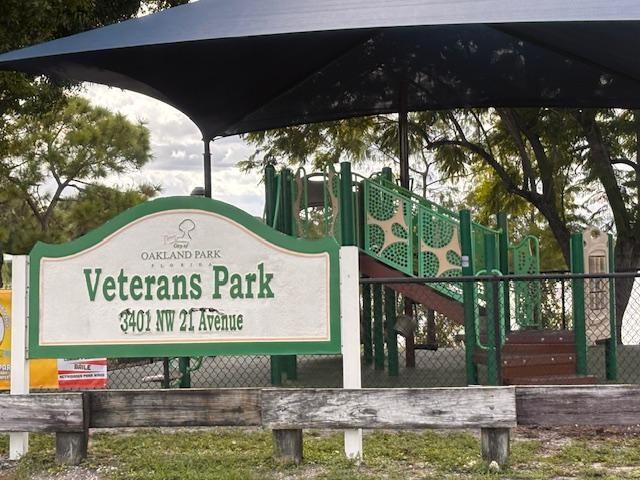 Image 11 of 44 For 1951 36th St