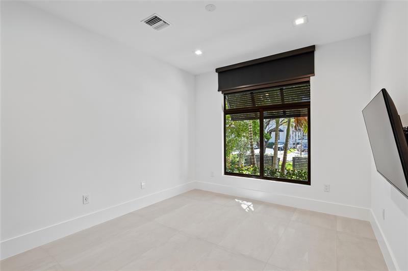 Image 18 of 43 For 1523 12th St