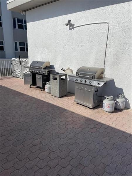 Image 21 of 22 For 3111 Ocean Dr  605