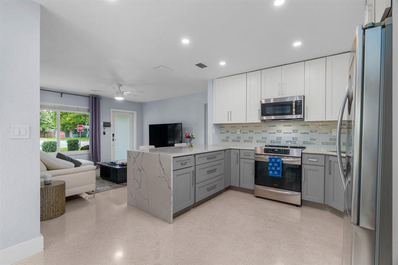 Image 28 of 64 For 558 28th St  