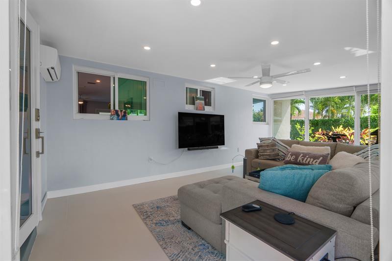 Image 32 of 64 For 558 28th St  