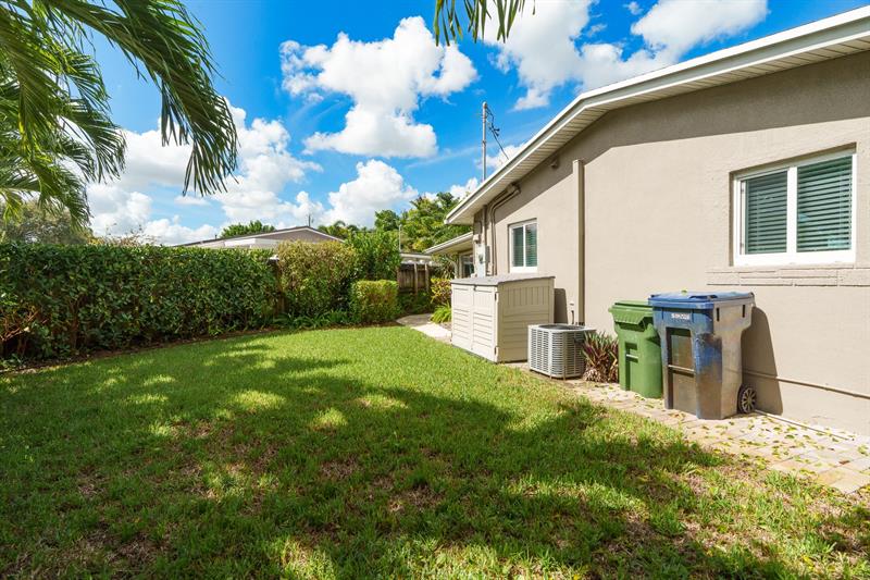 Image 38 of 64 For 558 28th St  