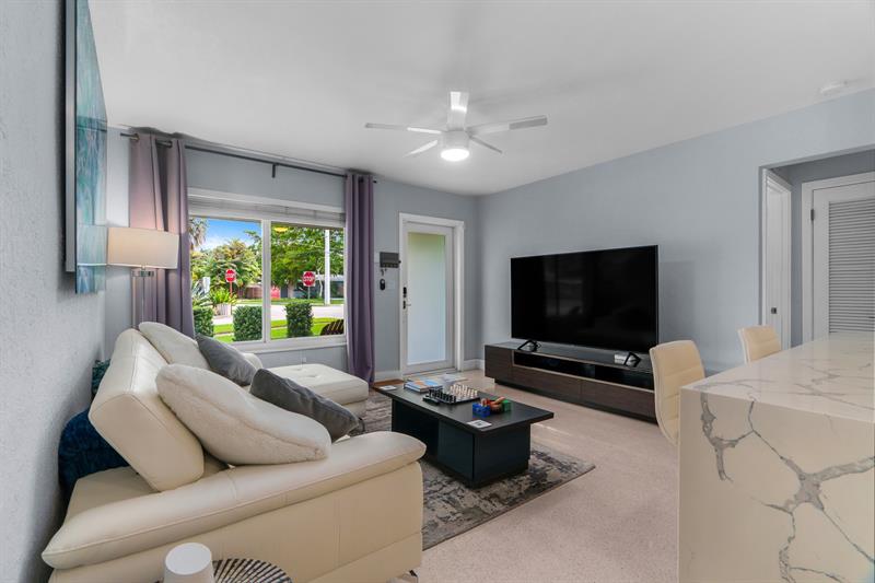Image 4 of 64 For 558 28th St  