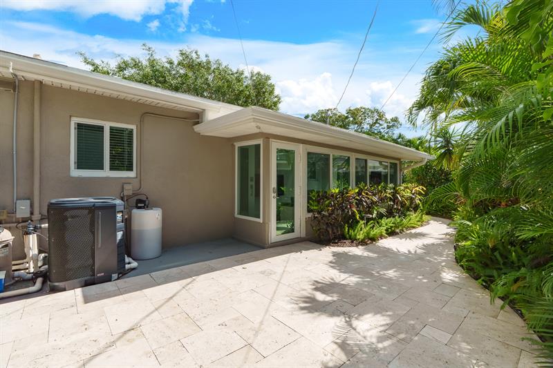 Image 43 of 64 For 558 28th St  