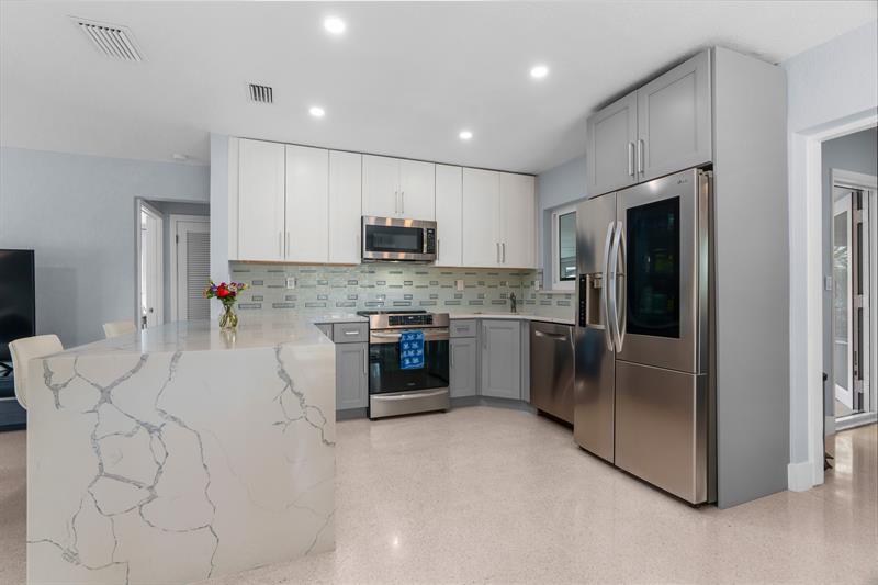 Image 5 of 64 For 558 28th St  
