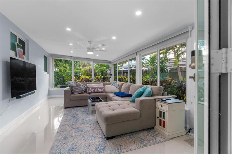 Image 7 of 64 For 558 28th St  