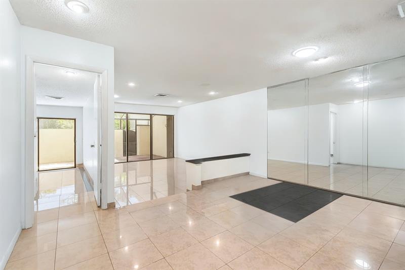 Image 10 of 53 For 3877 Estepona Ave  9e1