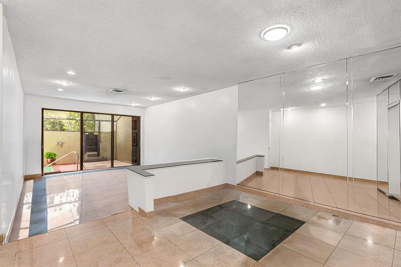 Image 12 of 53 For 3877 Estepona Ave  9e1